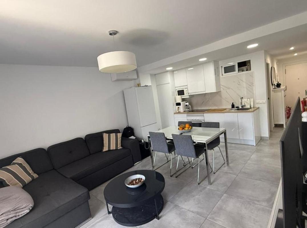 Sale of apartment in Calle Orquídea, Fuengirola
 photo 2