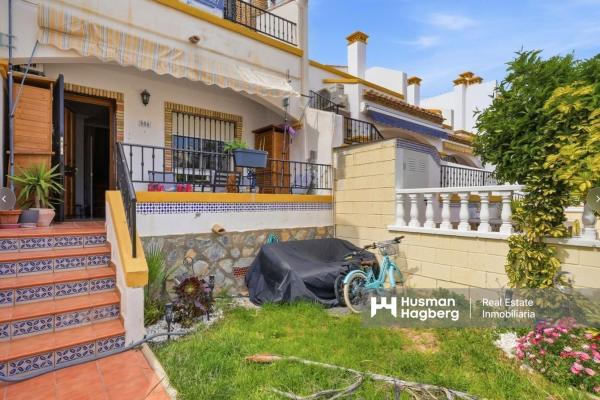 Chalet adosado en calle Almendra thumbnail 2