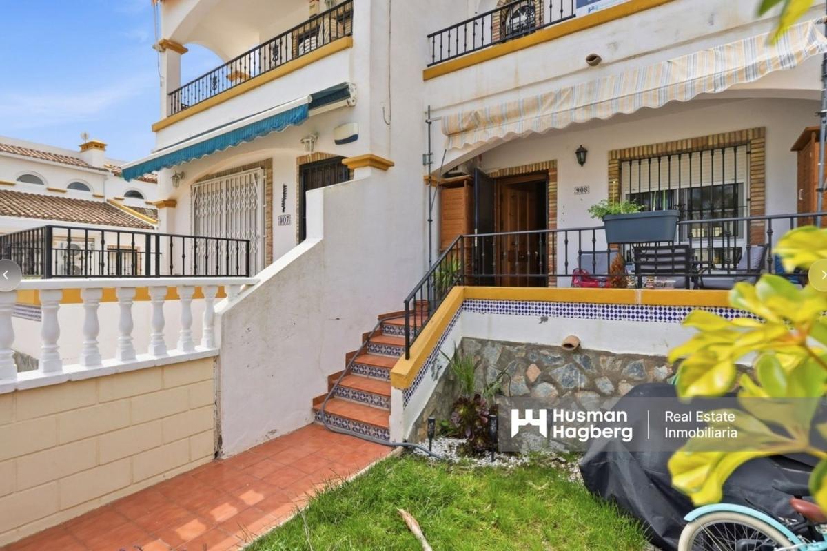 Venta de chalet adosado en  Calle Almendra , Orihuela photo 4