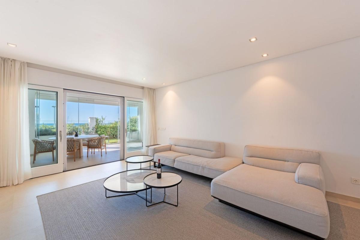 Sale of apartment in Urbanizacion Sha de Persia, Estepona
photo 2