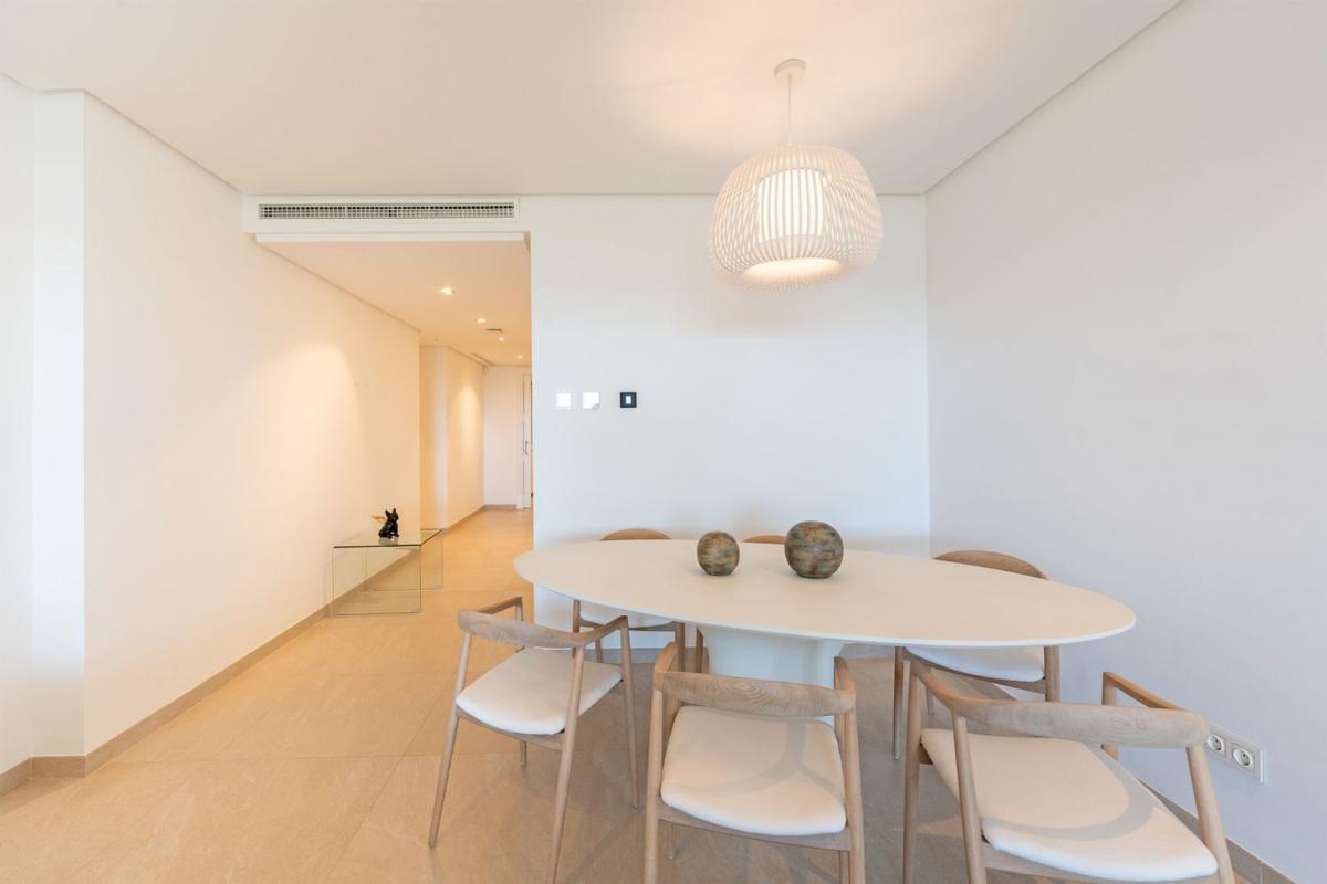Sale of apartment in Urbanizacion Sha de Persia, Estepona
photo 4