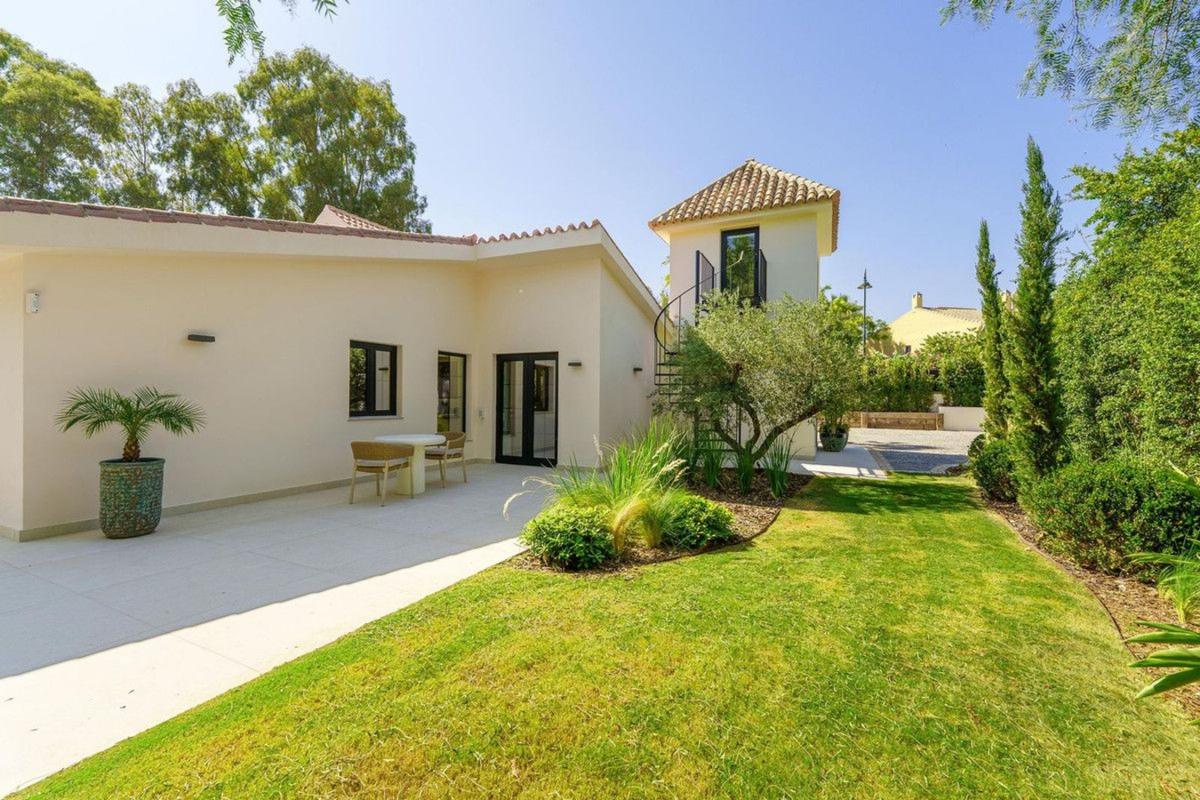 Venta de chalet independiente en Calle los Helechos, Marbella
 photo 5