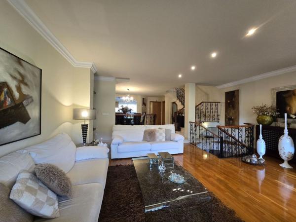 Chalet adosado en calle Cies photo 2