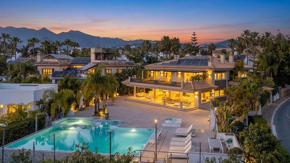 Venta de chalet independiente en Avenida del Principe, Marbella
photo 1