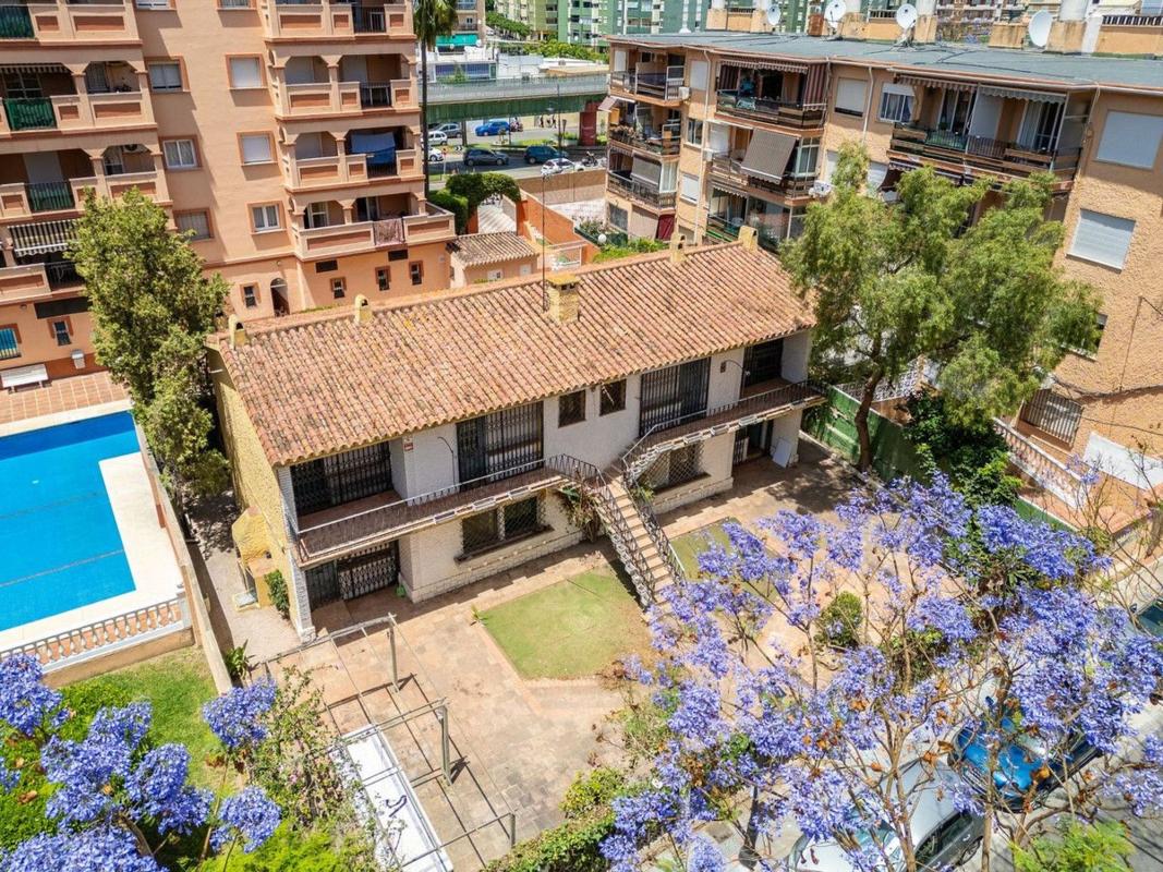 Sale of independent chalet in Las Gaviotas, Fuengirola
photo 1