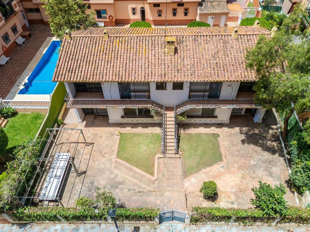 Sale of independent chalet in Las Gaviotas, Fuengirola
photo 2