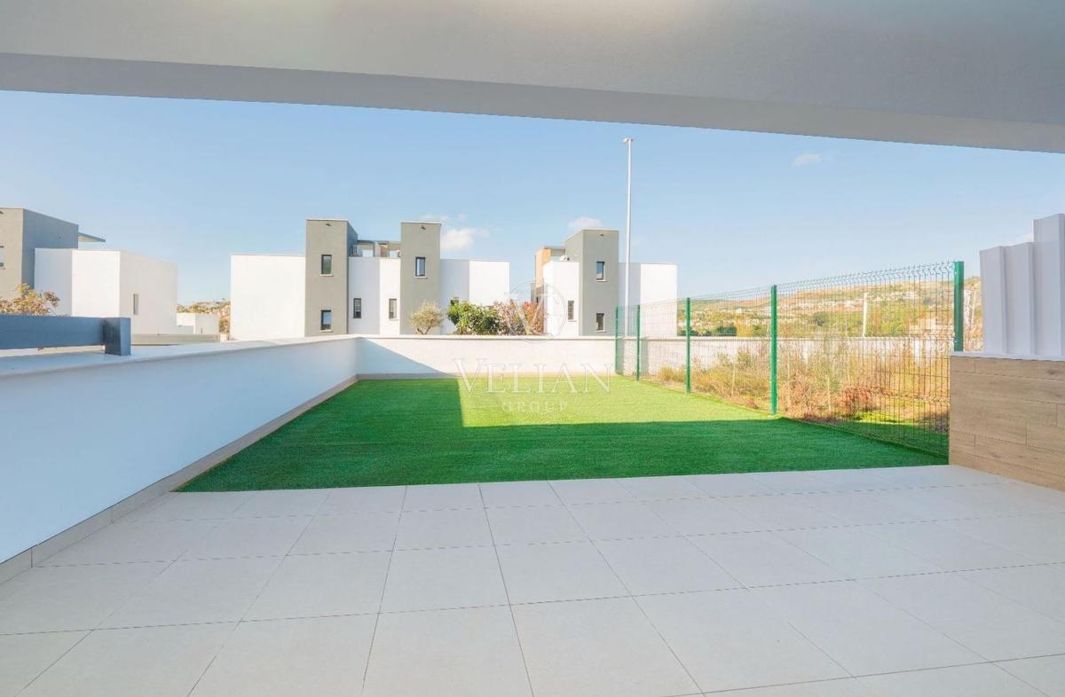 Sale of townhouse in  Calle del Granate , Estepona photo 2