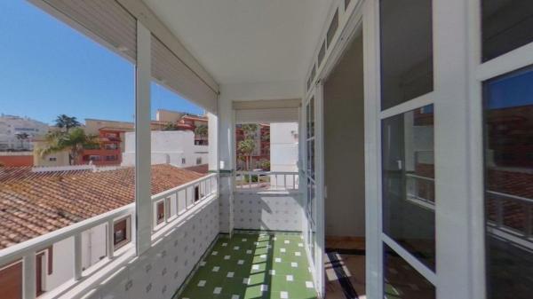 Sale of flat in Calle Pilar de Farinós, Estepona
photo 1