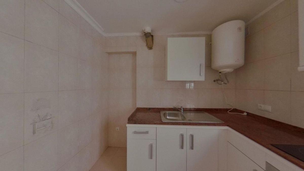 Venta de piso en Calle Pilar de Farinós, Estepona
 photo 3