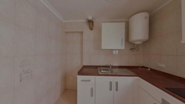 Sale of flat in Calle Pilar de Farinós, Estepona
thumbnail 2
