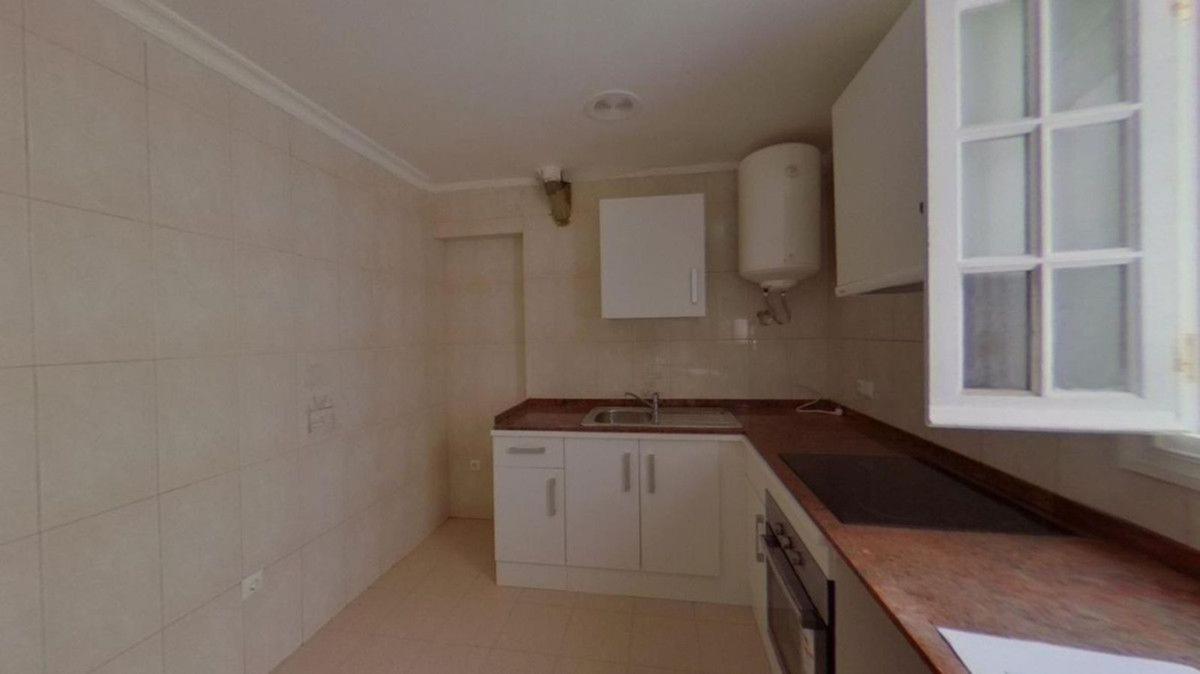 Venta de piso en Calle Pilar de Farinós, Estepona
 photo 5
