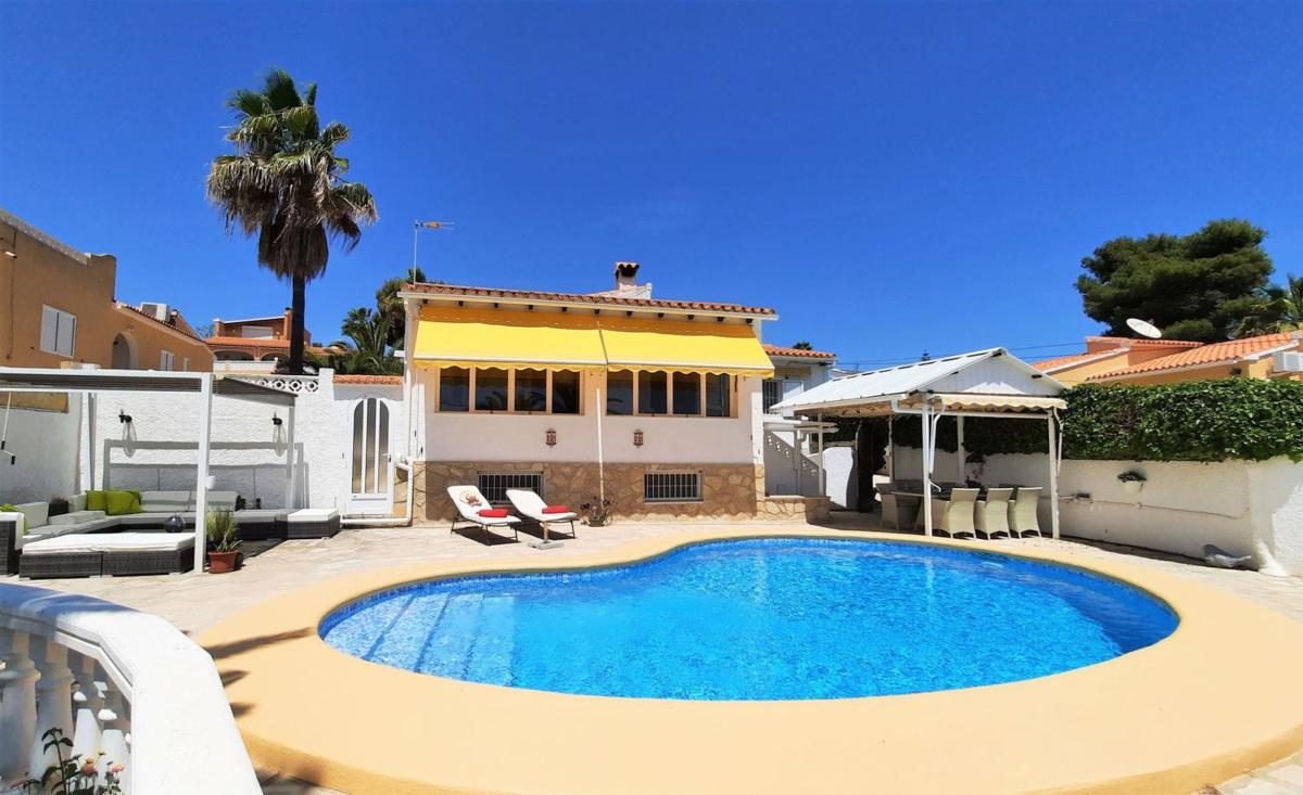 Sprzedaż niezależnego domku jednorodzinnego w Calle Estambul, 12, Moraira photo 1