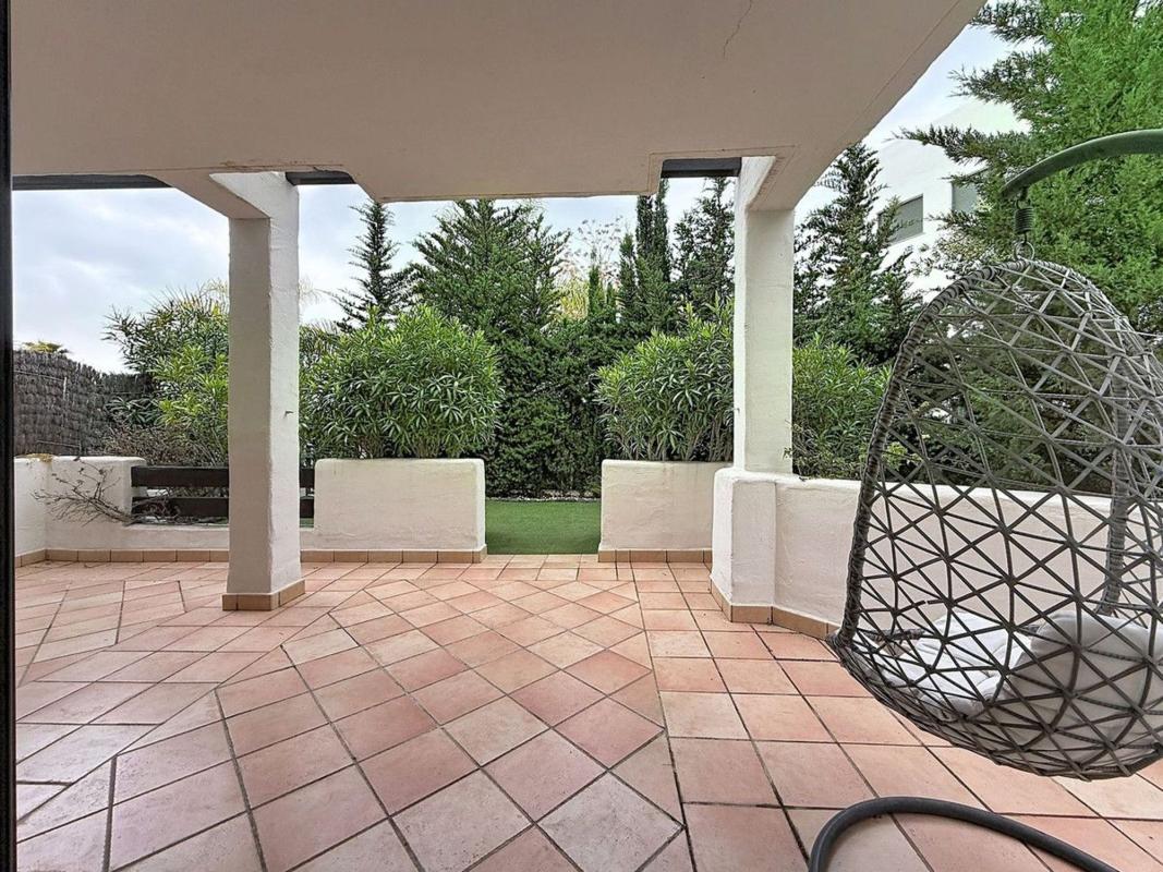 Sale of apartment in Barrio La Concha-Resina Golf, Estepona
photo 2