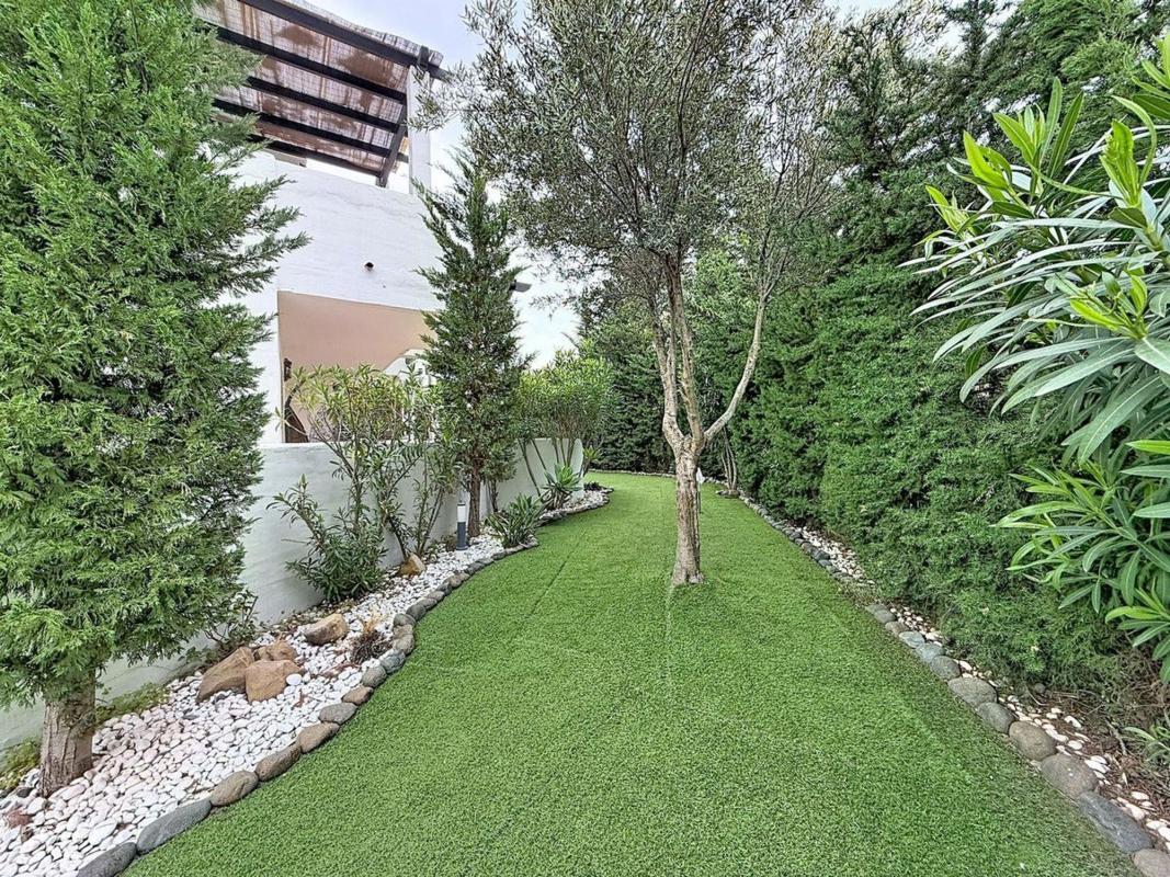 Sale of apartment in Barrio La Concha-Resina Golf, Estepona
photo 5
