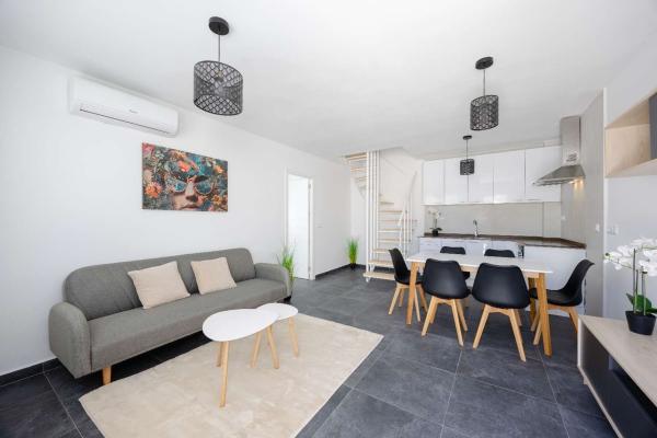 Chalet adosado en calle Francisco Diez Martinez thumbnail 1