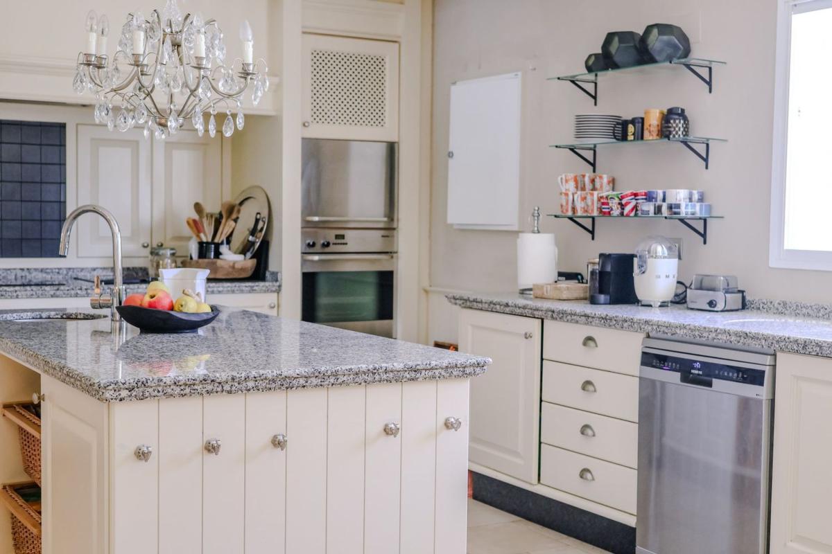 Venta de chalet independiente en Barrio Los Naranjos, Marbella
 photo 2