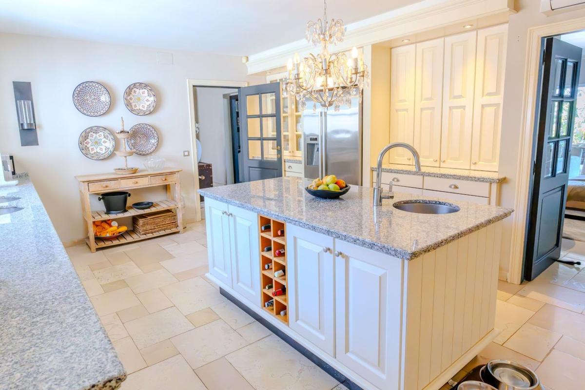Venta de chalet independiente en Barrio Los Naranjos, Marbella
 photo 4