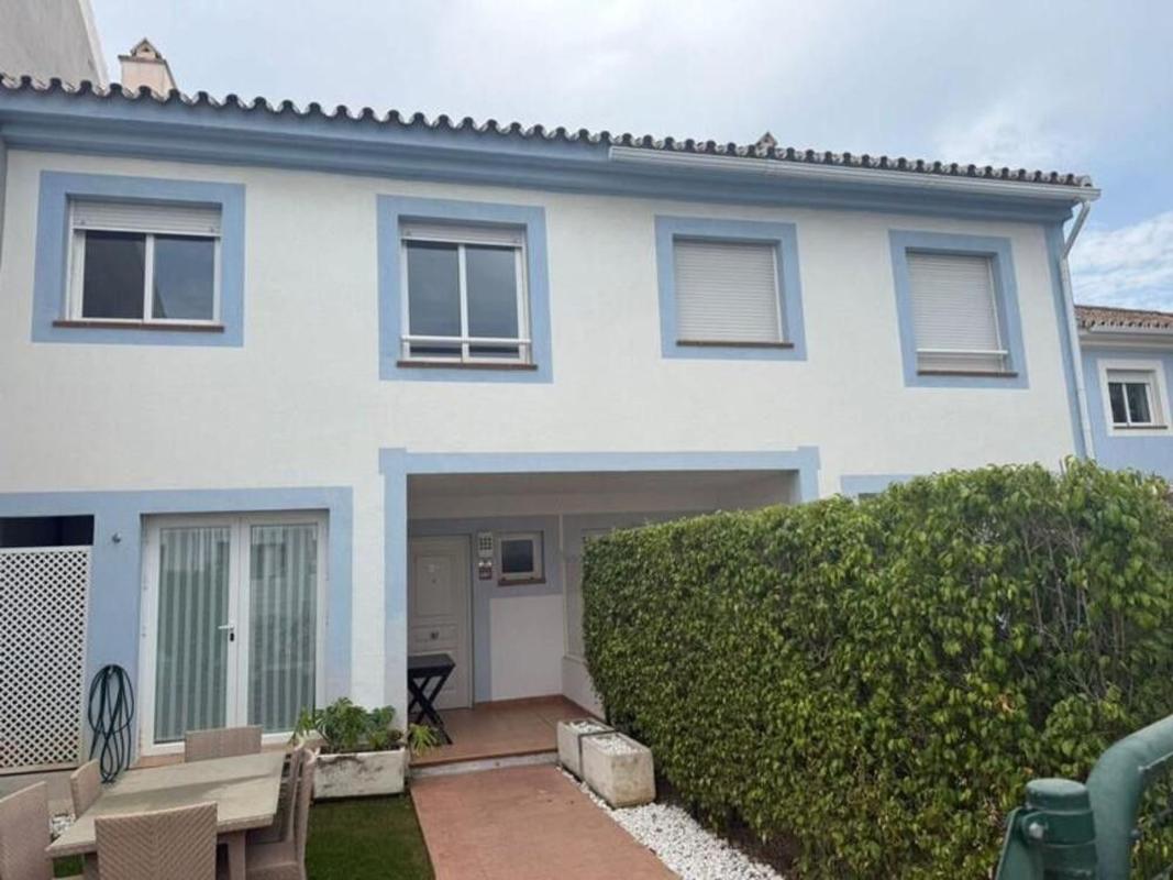 Venta de chalet adosado en Calle QUINTANA , Estepona photo 2