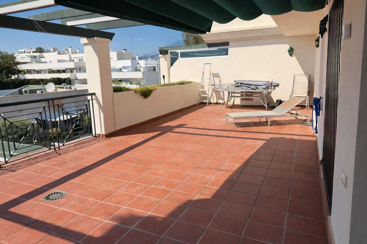 Venta de ático en Barrio Rodeo Alto-Guadaiza-La Campana, Marbella photo 5