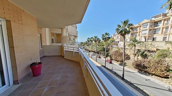 Sale of flat in Barrio Zona Centro Comercial Torrequebrada, Benalmádena
 photo 1