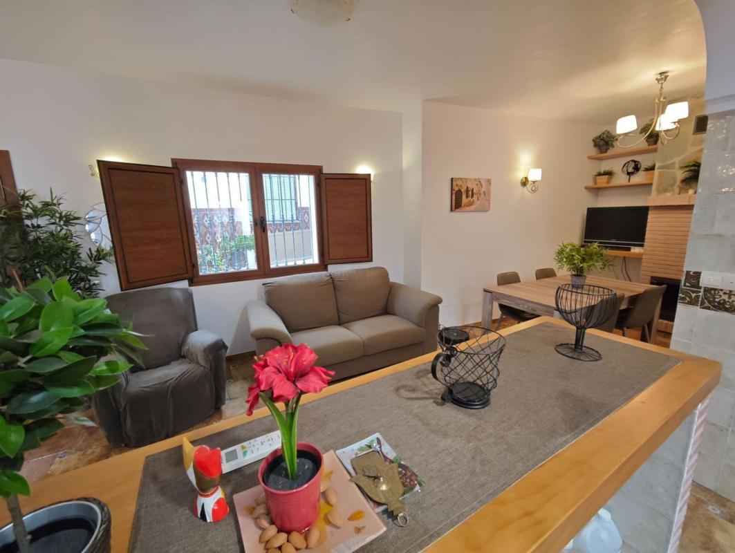 Sale of townhouse in Calle Nueva , Guaro photo 2