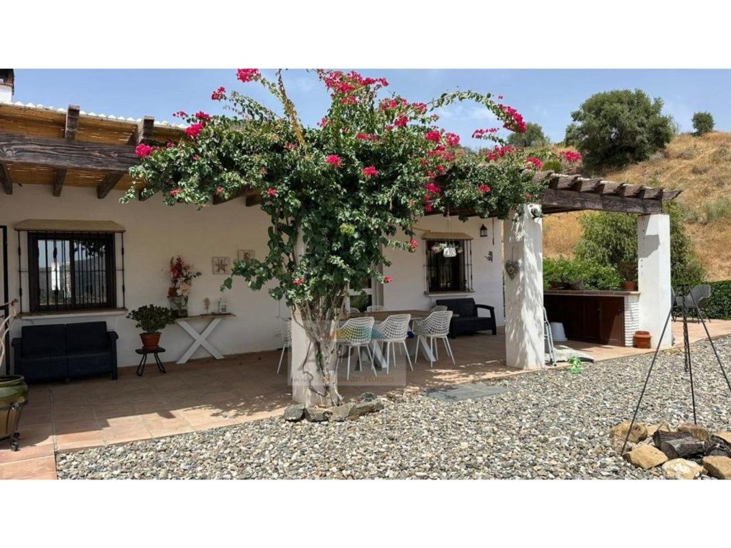 Sale of independent chalet in Diseminado Poligono, Alora
photo 1