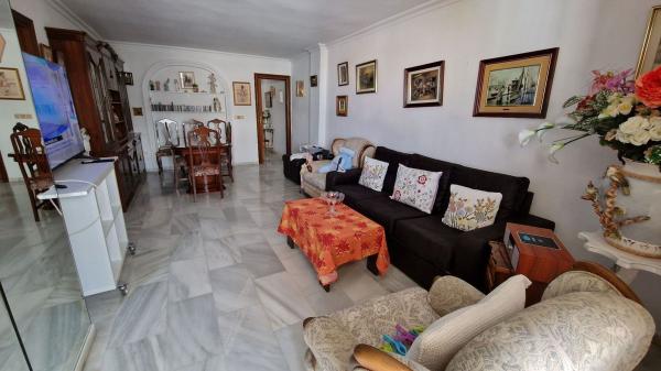 Venta de piso en Calle Martínez Catena, Fuengirola
photo 1