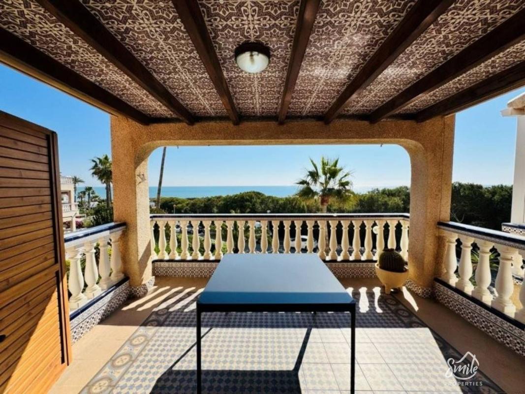 Venta de chalet adosado en  Calle suecia , Guardamar del Segura photo 3