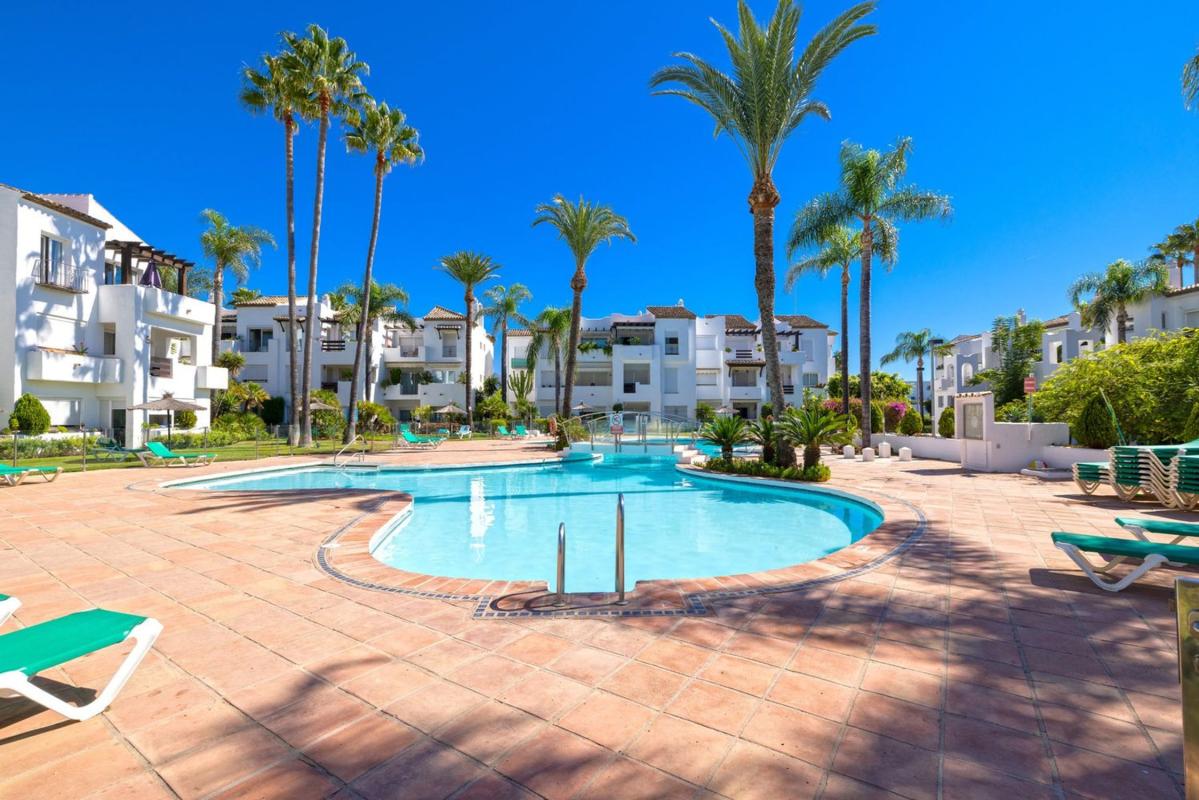 Venta de piso en Calle Trajano, Estepona
 photo 2