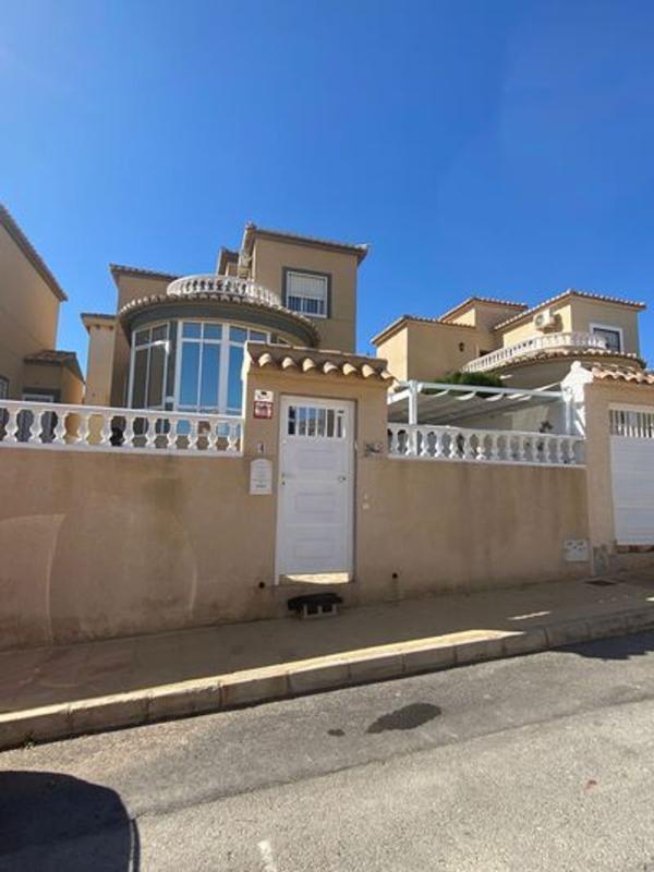 Продажа отдельного шале в  Barrio Villamartín, Ориуэла photo 2
