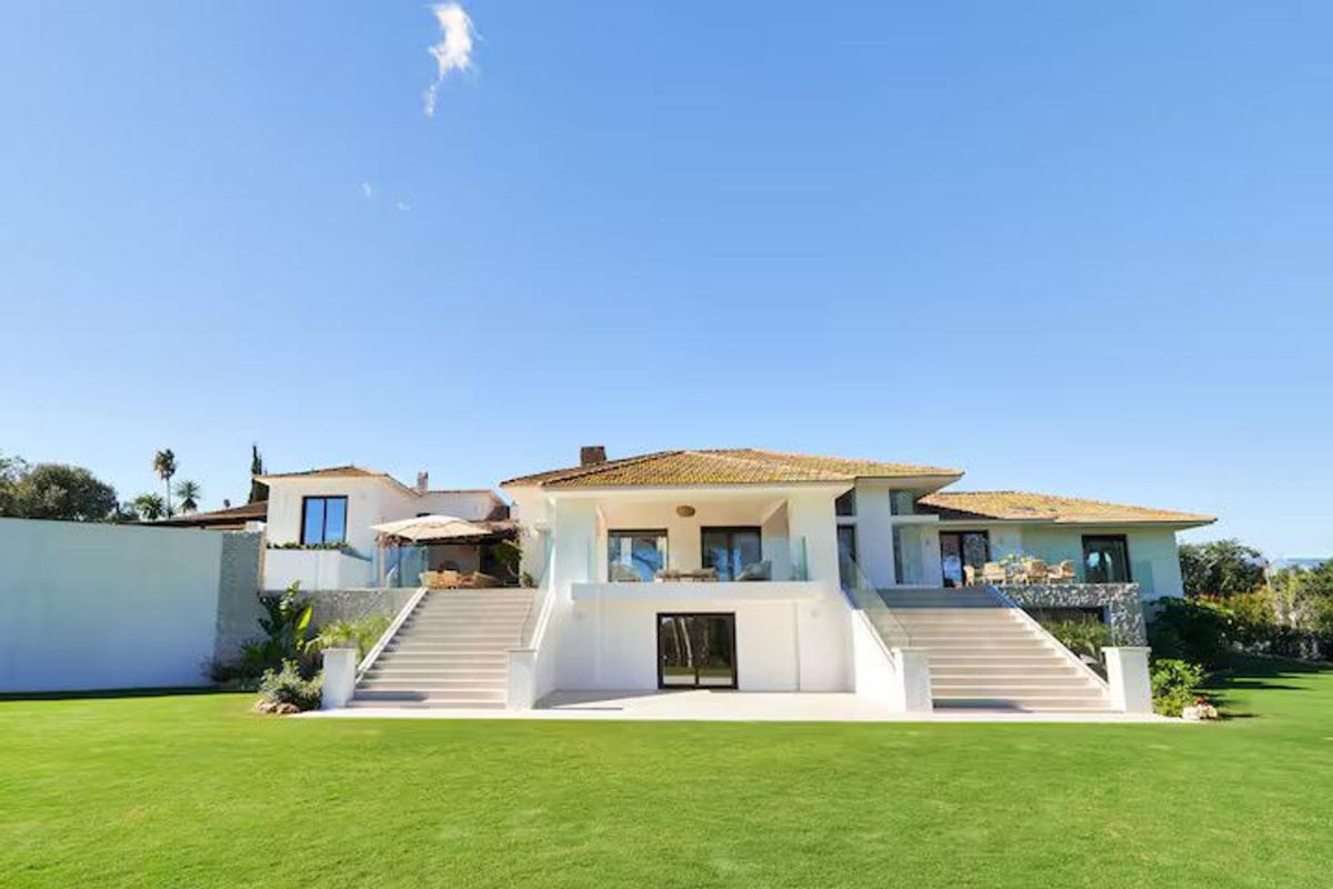 Venta de chalet independiente en Casa del Abuelo, Urbanization Valle del Sol, Marbella
photo 2