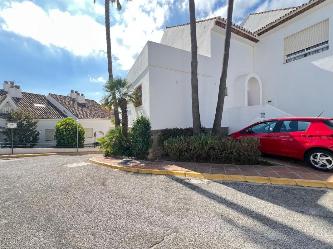 Sale of townhouse in Carretera Nacional N-340, 340 , Estepona photo 2