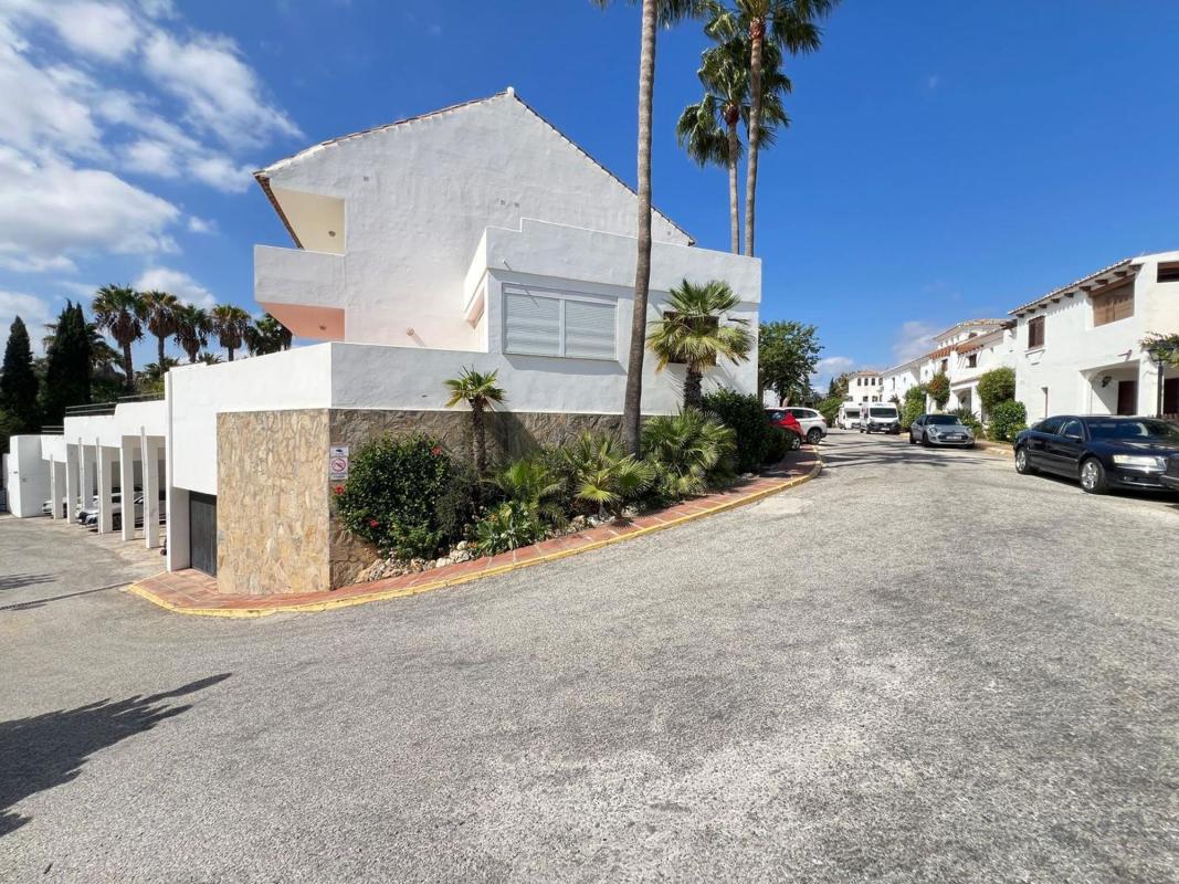 Sale of townhouse in Carretera Nacional N-340, 340 , Estepona photo 3