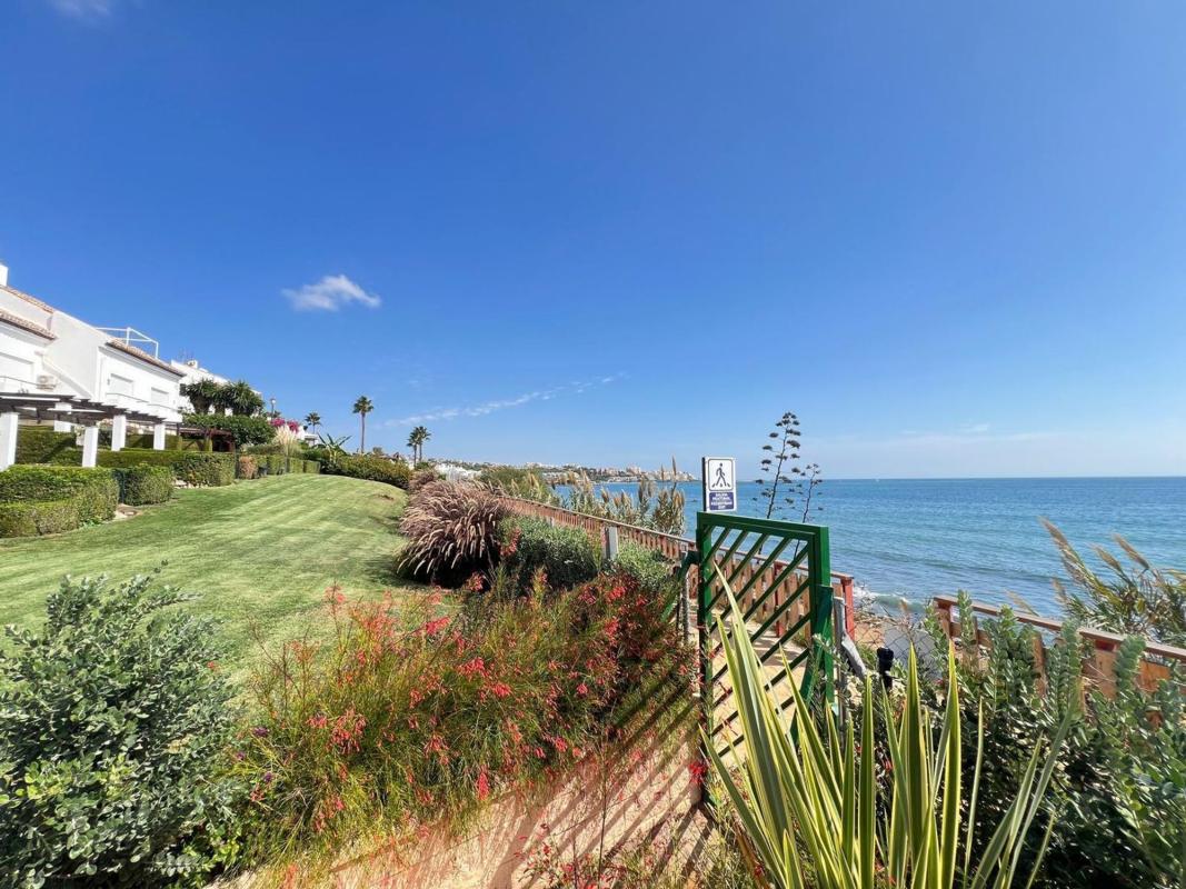 Sale of townhouse in Carretera Nacional N-340, 340 , Estepona photo 5