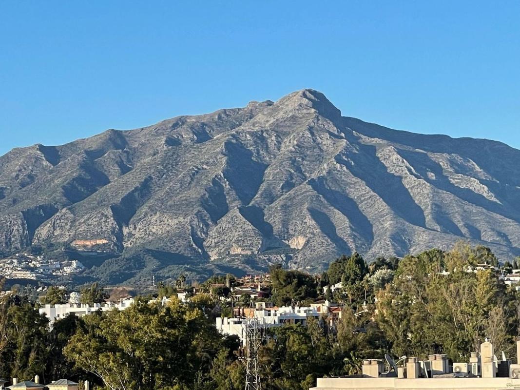 Venta de ático en 18 UR GUADALMINA ALTA), Marbella photo 1