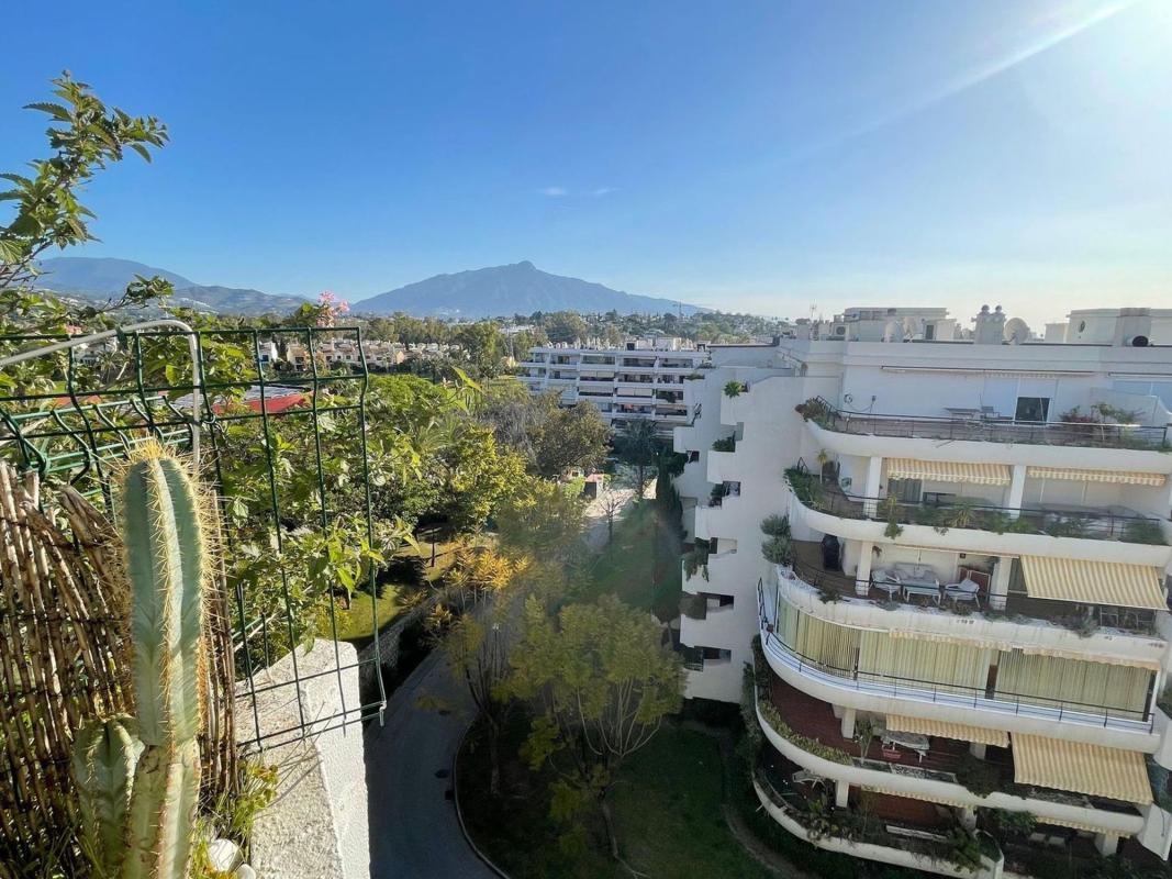 Venta de ático en 18 UR GUADALMINA ALTA), Marbella photo 2