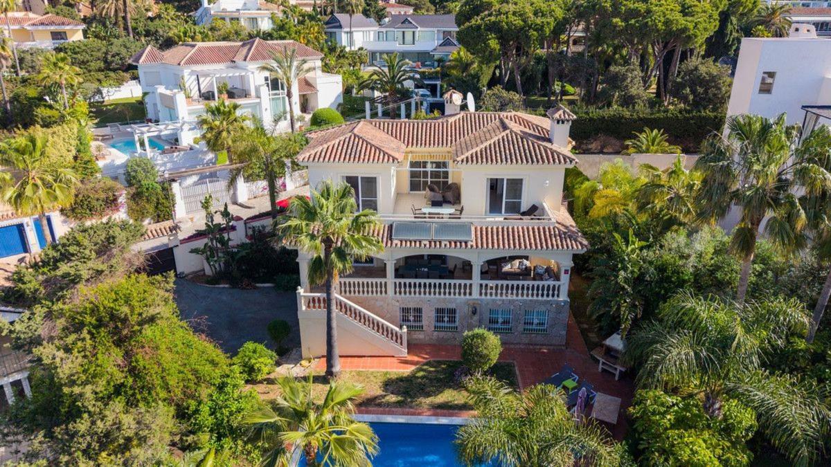 Sprzedaż niezależnego domku jednorodzinnego w Avenida Navarra, Marbella photo 2