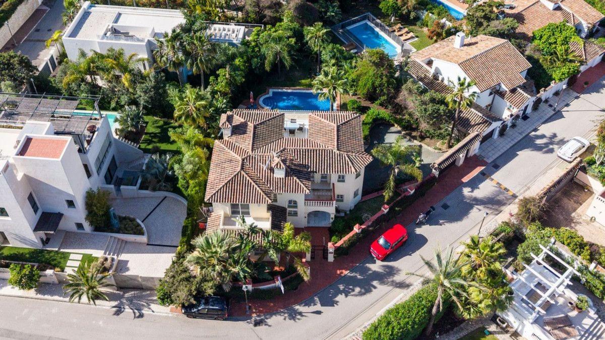 Sprzedaż niezależnego domku jednorodzinnego w Avenida Navarra, Marbella photo 3
