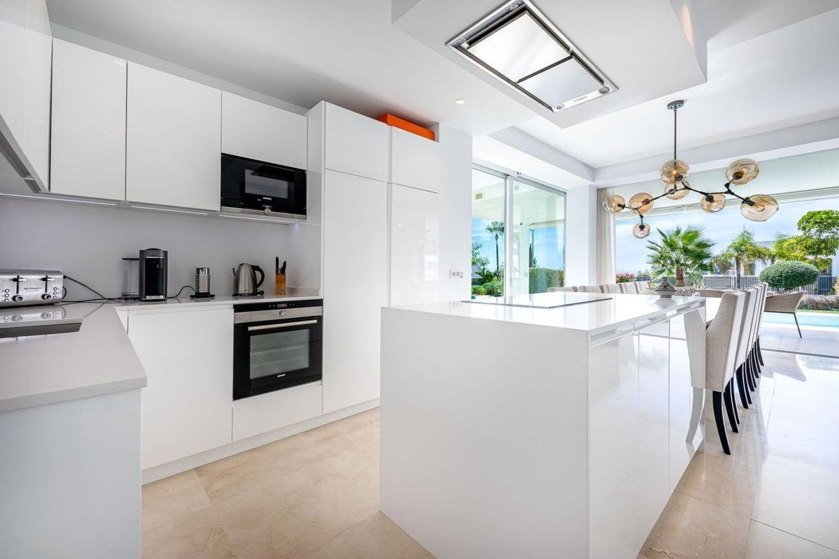 Sale of independent chalet in Desconocido, 21, Marbella
photo 1