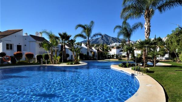 Sprzedaż mieszkania w Barrio Los Naranjos, Marbella
 photo 1