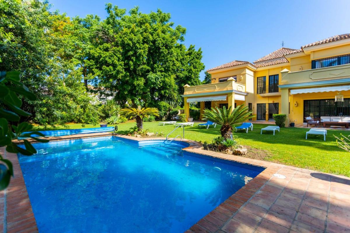 Venta de chalet independiente en Barrio Guadalmina Baja, Marbella
photo 1