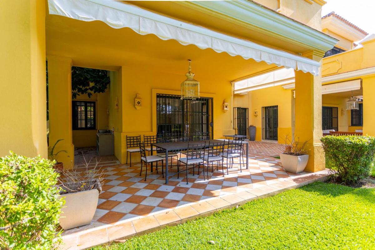 Venta de chalet independiente en Barrio Guadalmina Baja, Marbella
photo 2