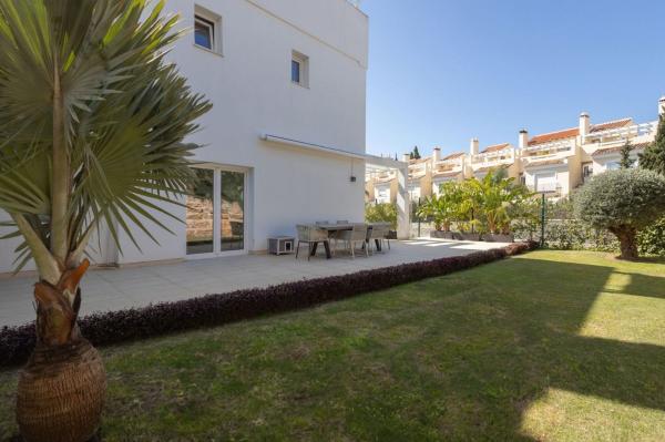 Chalet pareado en calle Santa Teresa de Calahonda photo 3