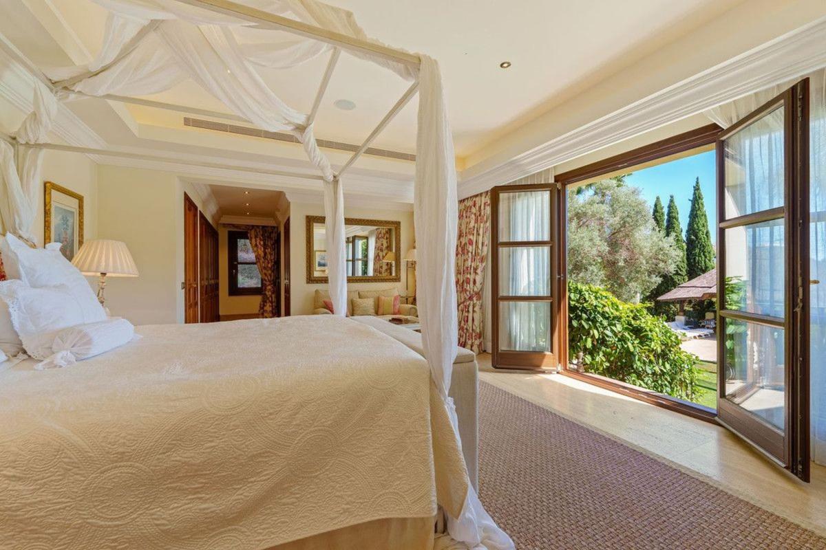 Venta de chalet independiente en Urbanizacion al Riyadh, Marbella
 photo 4