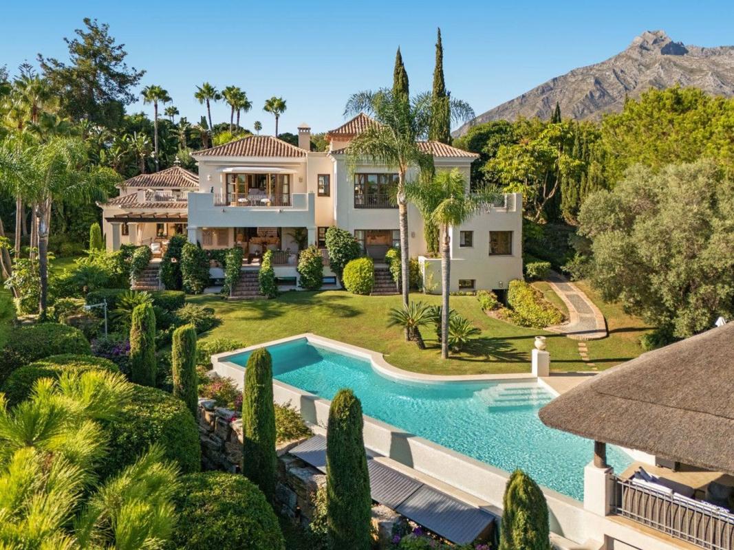 Venta de chalet independiente en Urbanizacion al Riyadh, Marbella
 photo 2