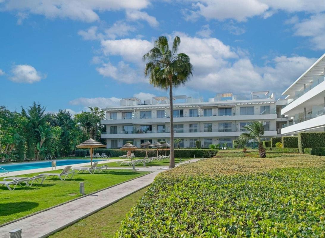 Venta de piso en Avenida de Bel-Air, Estepona
photo 1