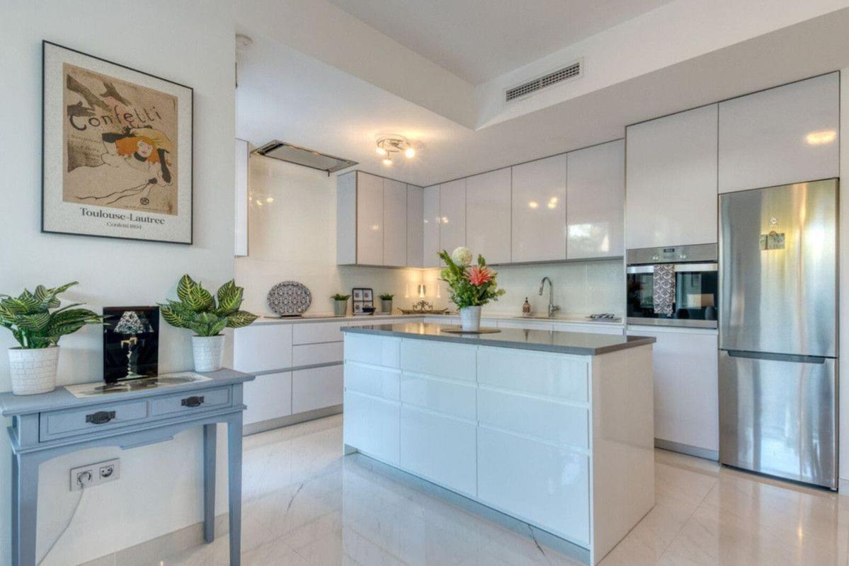 Venta de piso en Avenida de Bel-Air, Estepona
photo 3