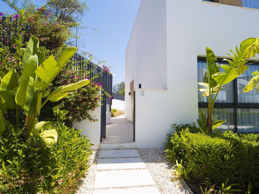 Venta de chalet adosado en  Urbanización Los Naranjos de Marbella , Marbella photo 2