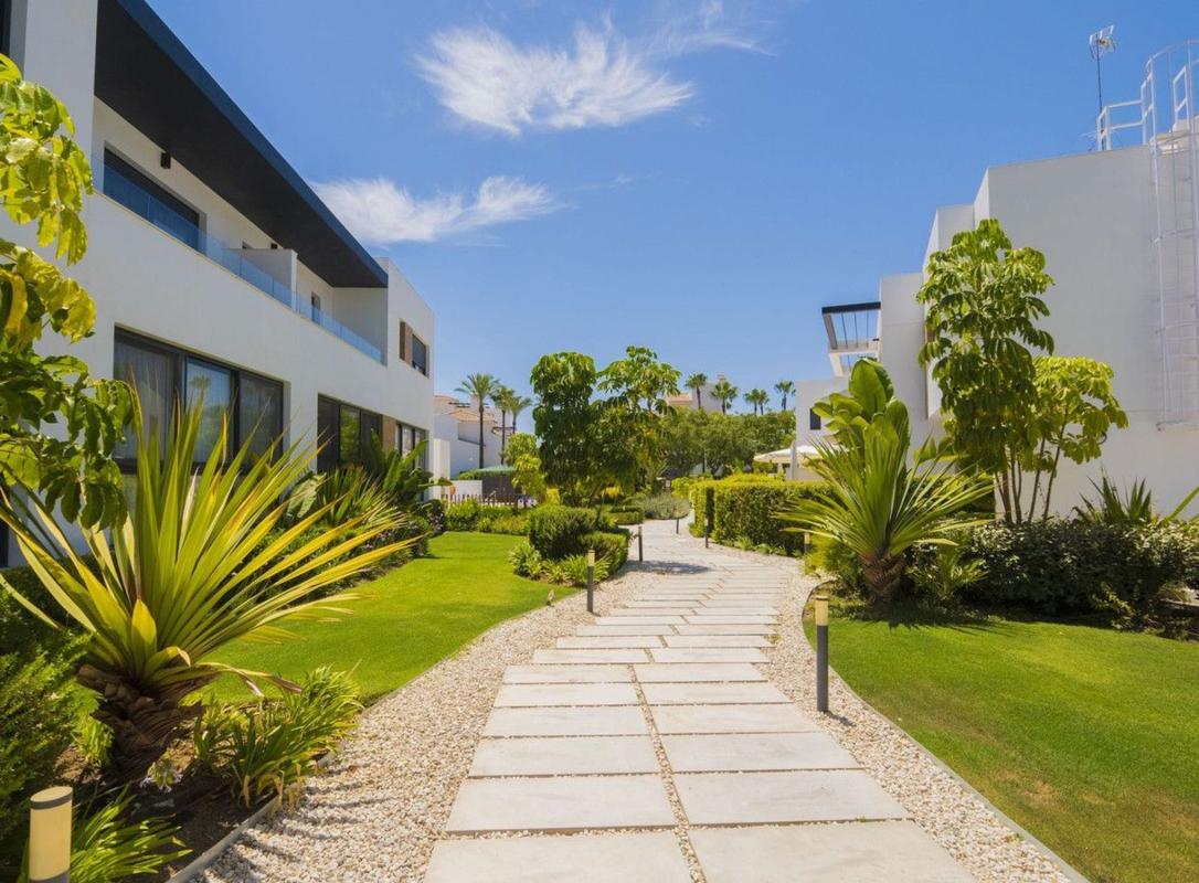 Venta de chalet adosado en  Urbanización Los Naranjos de Marbella , Marbella photo 3
