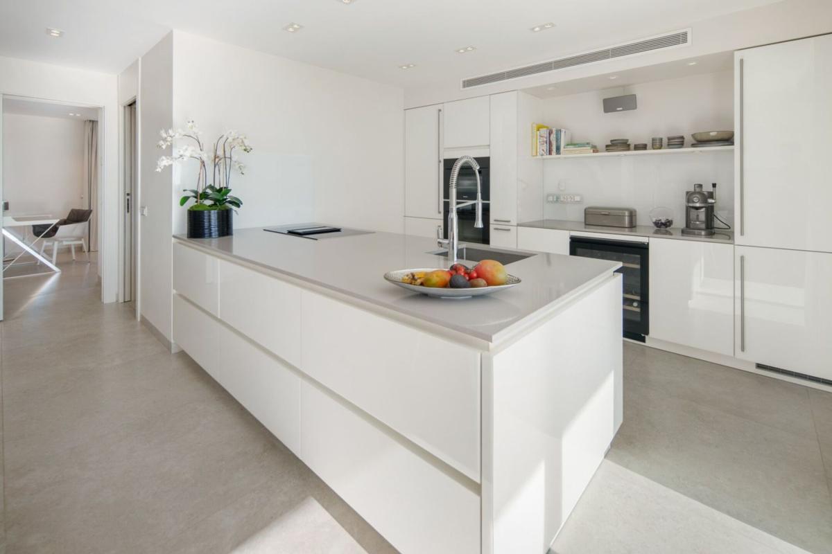 Venta de duplex en Urbanización Monte Paraíso, Marbella photo 2